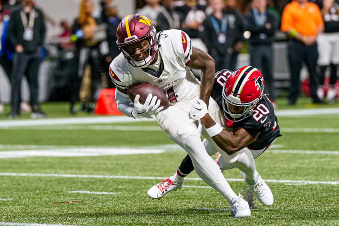 Washington Commanders wide receiver Curtis Samuel (4) runs through Atlanta Falcons cornerback Dee Alford (20) for a touchdown during the first half at Mercedes-Benz Stadium.